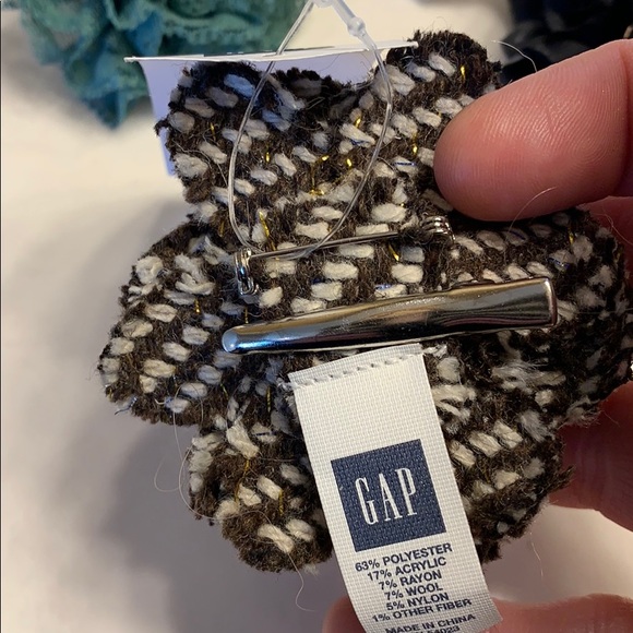 Flower brooches and clips - Picture 4 of 8